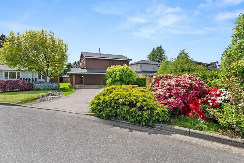 5620 PLOVER COURT - photo 2 of 34