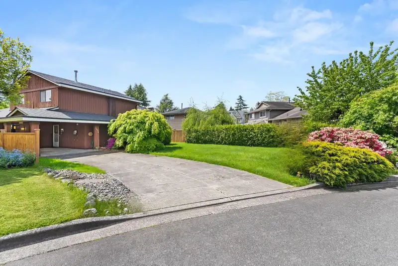 5620 PLOVER COURT - photo 3 of 34