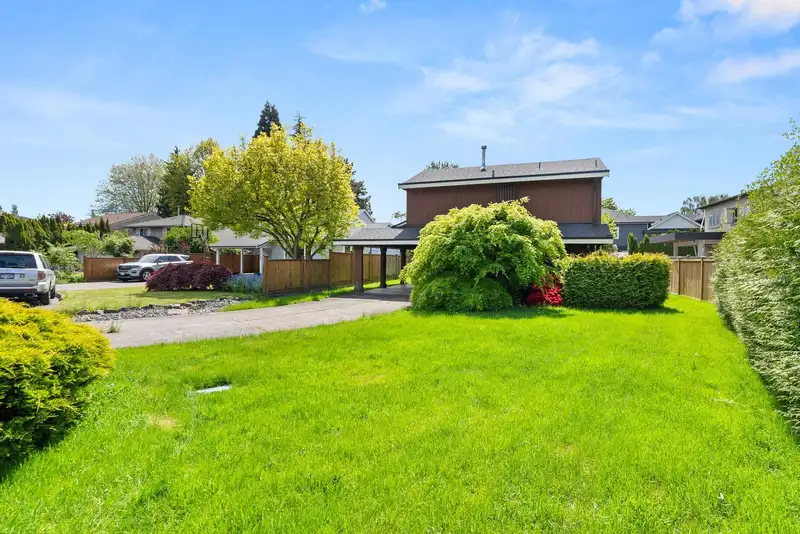 5620 PLOVER COURT - photo 4 of 34