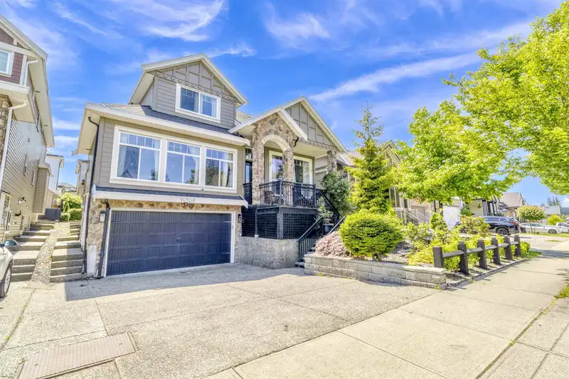 14706 63 AVENUE - photo 2 of 40