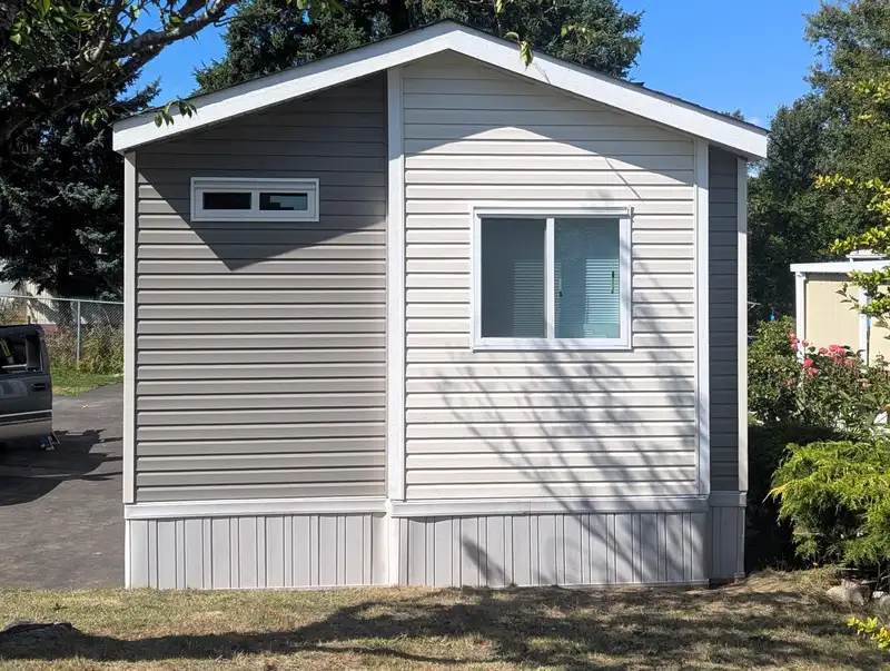 104 8220 KING GEORGE BOULEVARD - photo 2 of 32