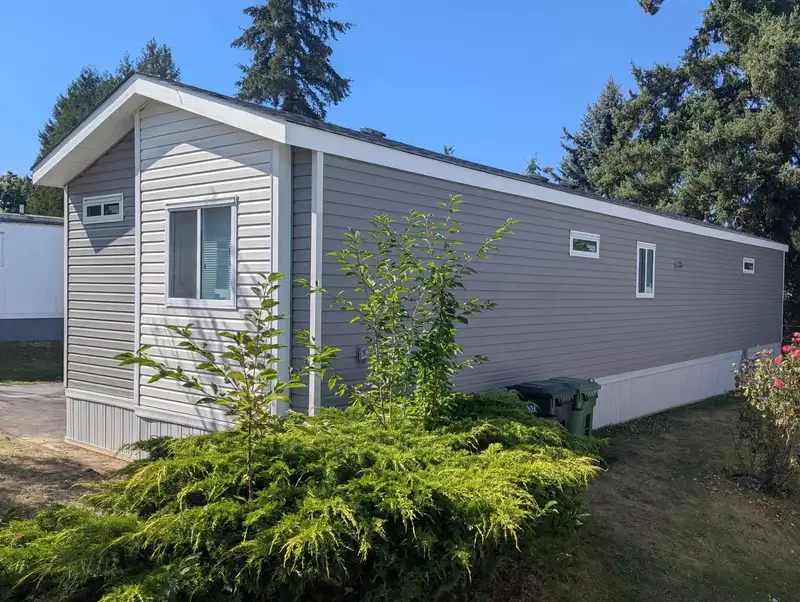 104 8220 KING GEORGE BOULEVARD - photo 3 of 32