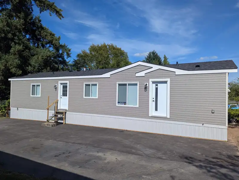 104 8220 KING GEORGE BOULEVARD - photo 4 of 32