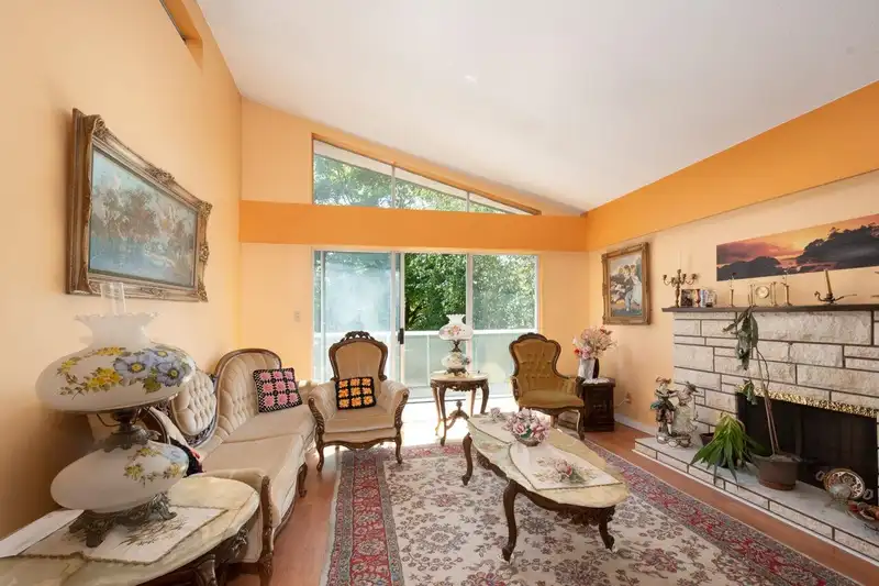 4131 W 16TH AVENUE - photo 4 of 37