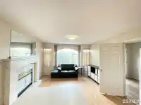 714 RENNIE PLACE - thumbnail 4