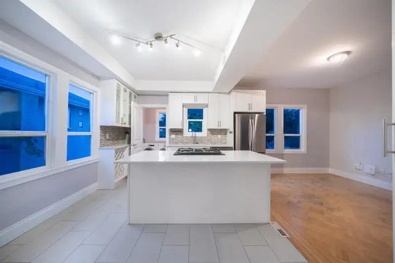 2528 ADANAC STREET - photo 4 of 26