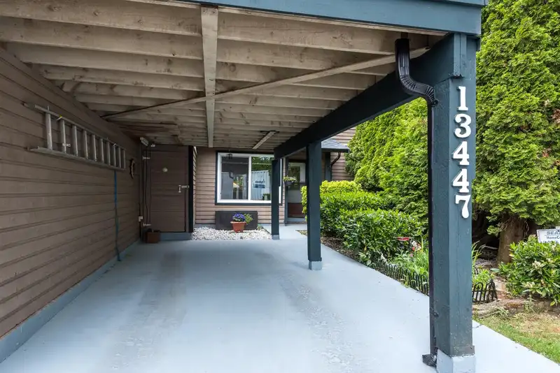 13447 68A AVENUE - photo 2 of 30