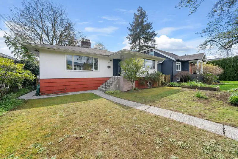 753 E 9TH STREET - photo 3 of 34