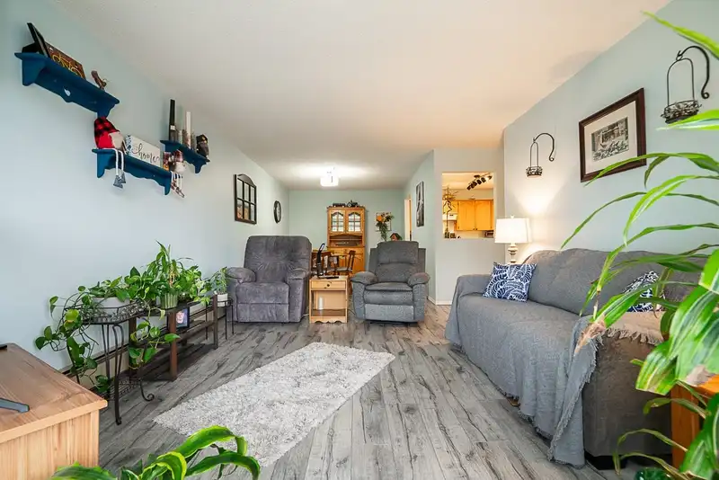 216 31850 UNION AVENUE - photo 1 of 32