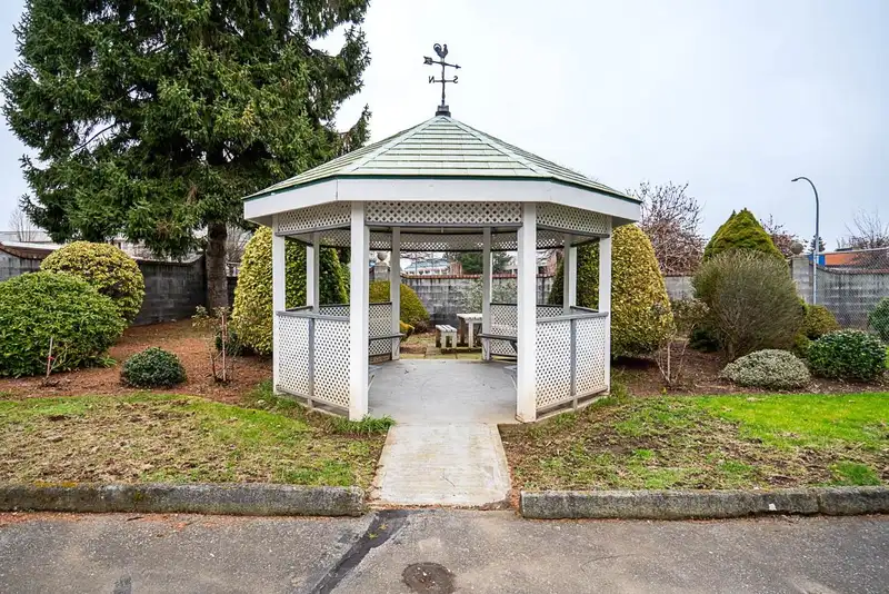 216 31850 UNION AVENUE - photo 3 of 32