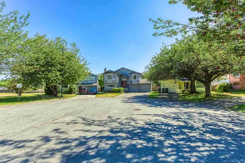 13095 65A AVENUE - photo 2 of 34