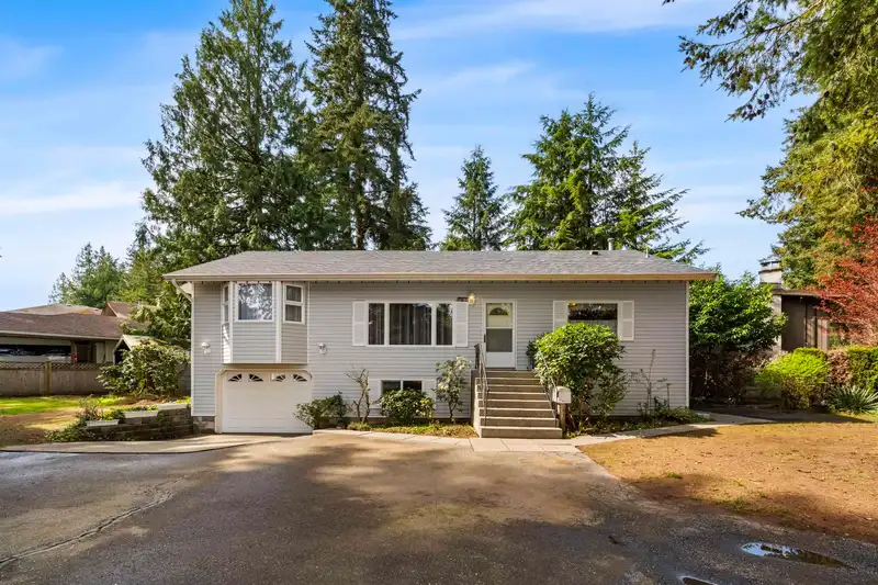 20188 40 AVENUE - photo 2 of 31