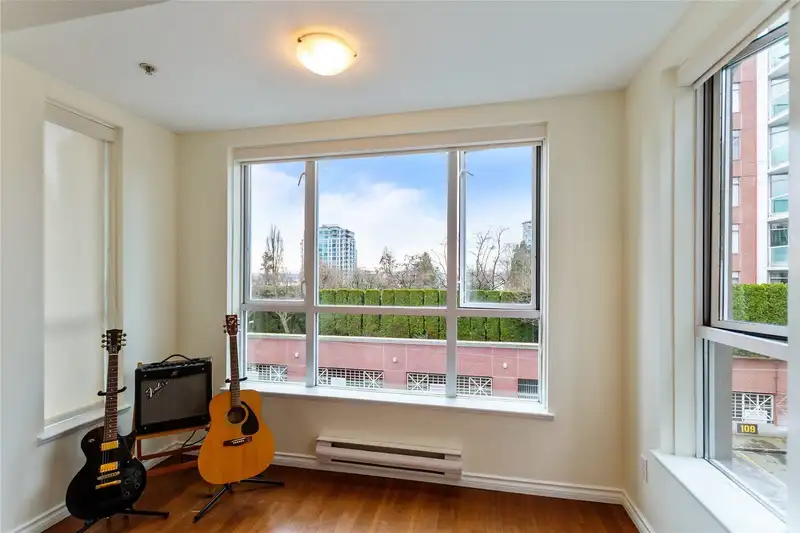 204 155 E 3RD STREET - photo 3 of 20