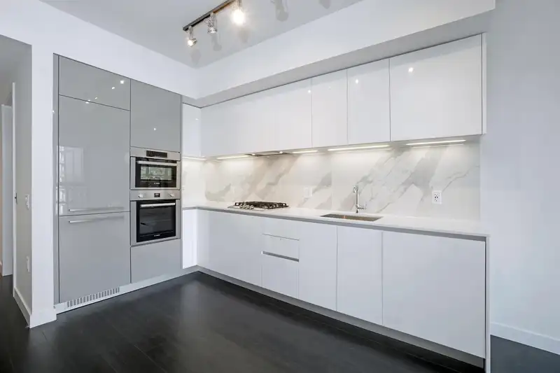 2903 2085 SKYLINE COURT - photo 3 of 32