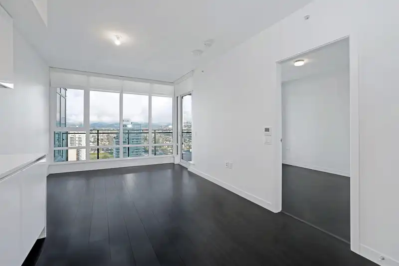 2903 2085 SKYLINE COURT - photo 4 of 32
