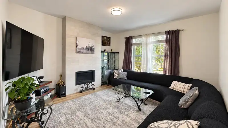 20298 82A AVENUE - photo 2 of 25