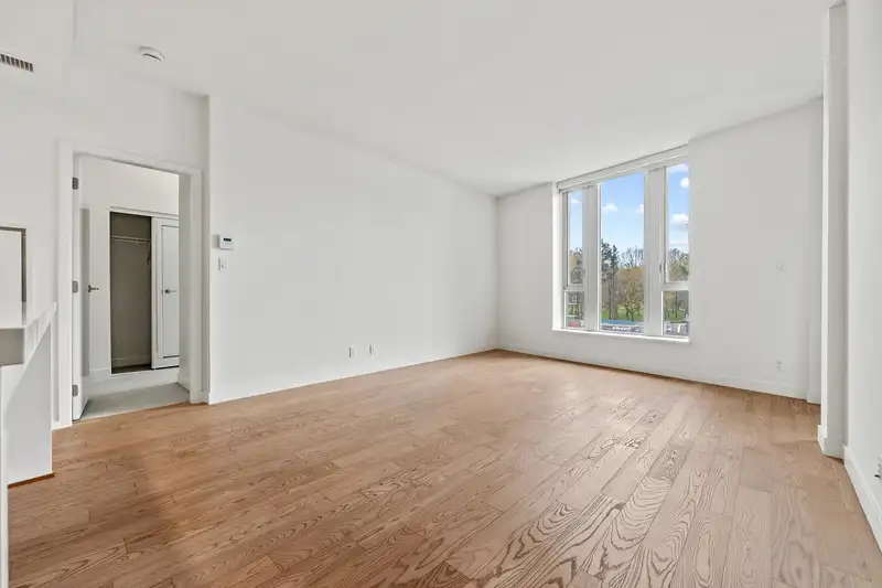 301 7333 MURDOCH AVENUE - photo 3 of 22