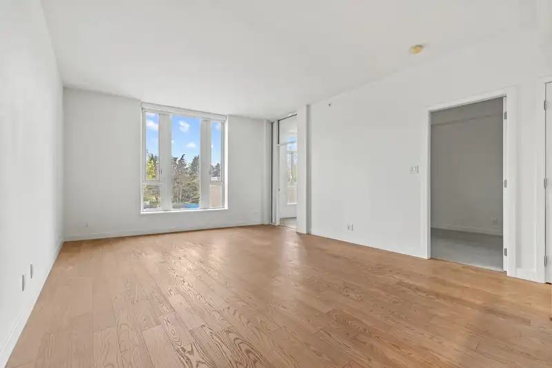 301 7333 MURDOCH AVENUE - photo 4 of 22