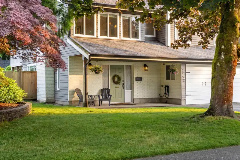 4542 206A STREET - photo 2 of 34