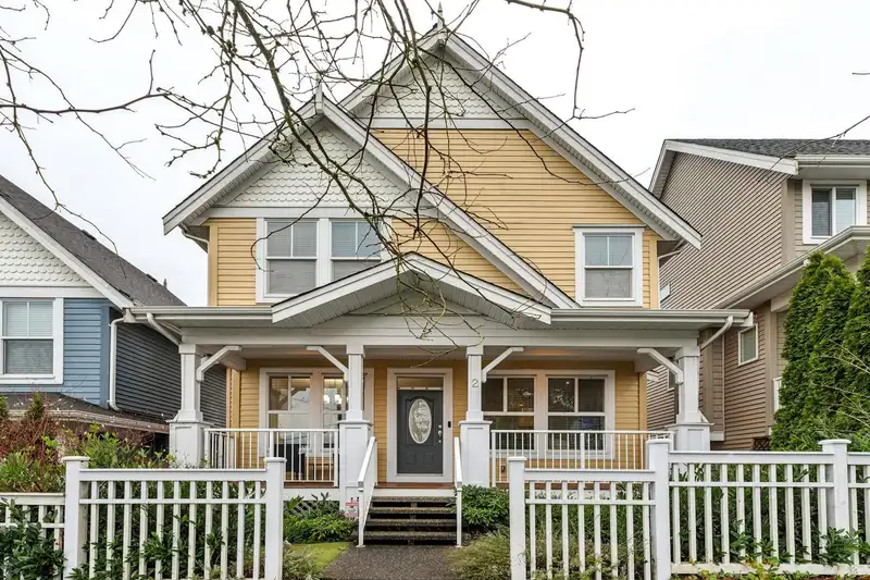 2 312 CASEY STREET - photo 2 of 36