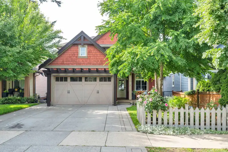 6 45241 NICOMEN CRESCENT - photo 1 of 40