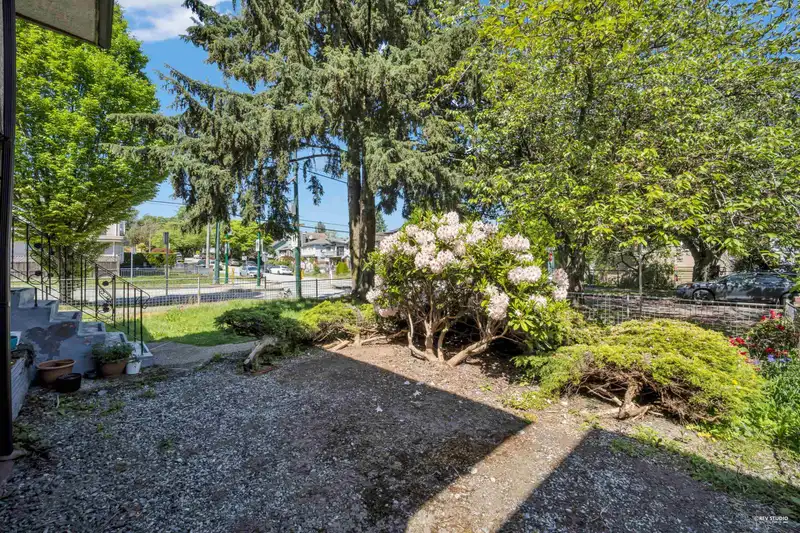 3006 E 27TH AVENUE - photo 3 of 28