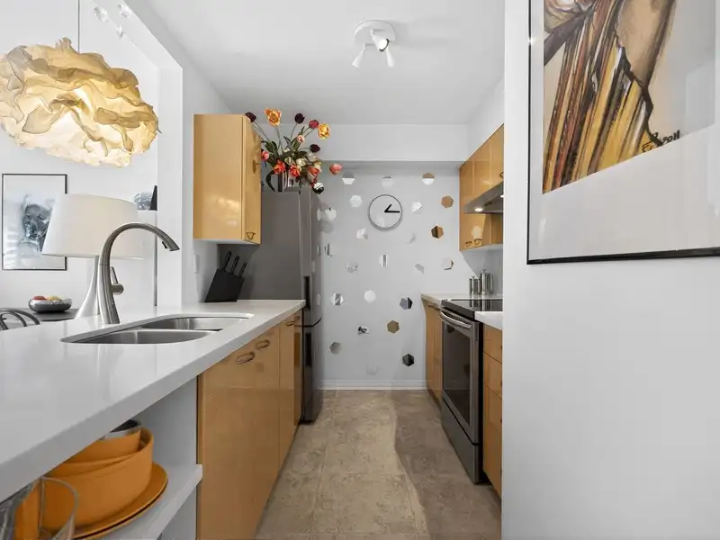 134 1408 CARTIER AVENUE - photo 4 of 18