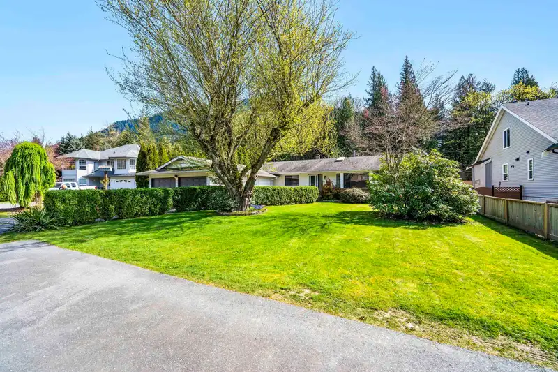 831 MYNG CRESCENT - photo 1 of 40