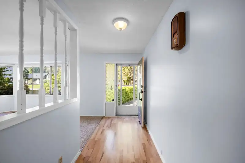 831 MYNG CRESCENT - photo 4 of 40