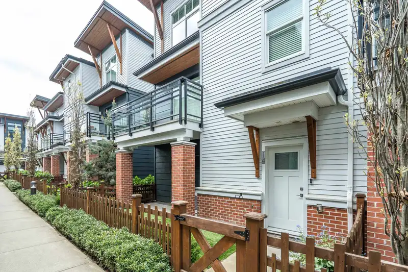 14 22128 48A AVENUE - photo 1 of 34