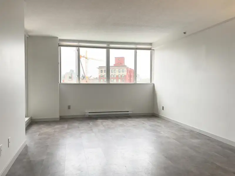 603 288 E 8TH AVENUE - photo 4 of 30