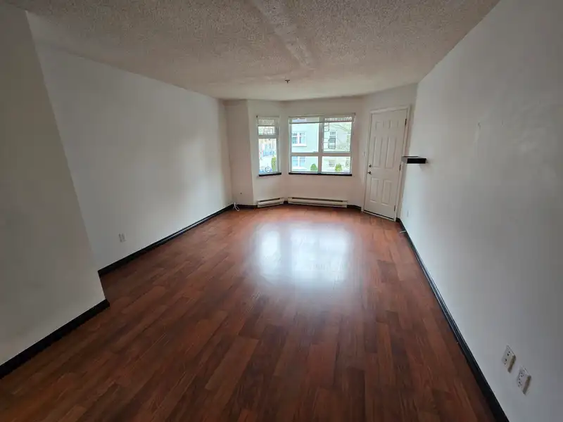 302 921 THURLOW STREET - photo 4 of 17