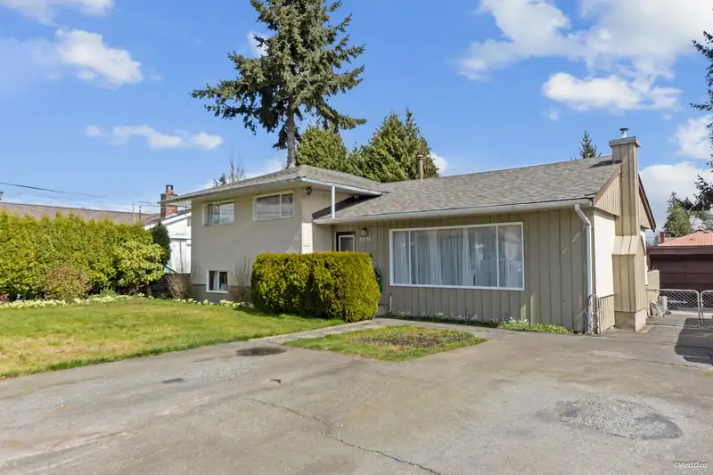 10962 145A STREET - photo 2 of 33
