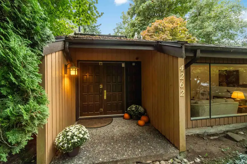 4262 YUCULTA CRESCENT - photo 1 of 40
