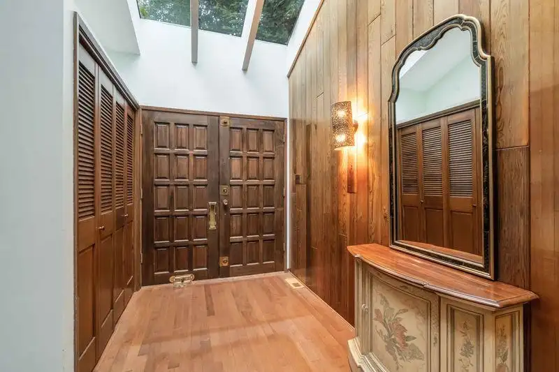 4262 YUCULTA CRESCENT - photo 4 of 40