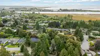 4262 YUCULTA CRESCENT - thumbnail 36