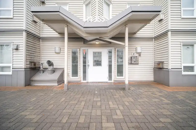 111 14355 103 AVENUE - photo 3 of 28