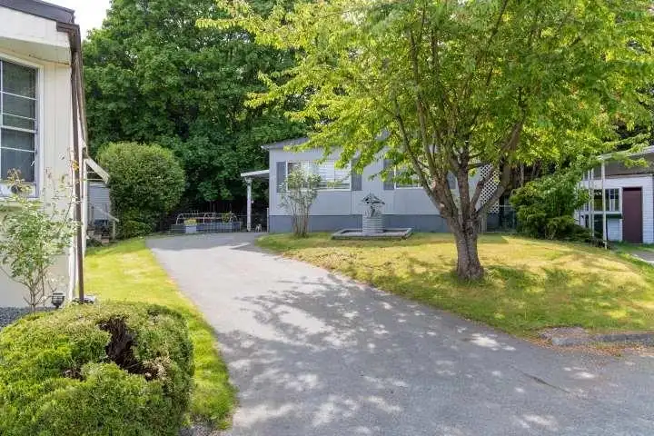 115 8220 KING GEORGE HIGHWAY - photo 1 of 8