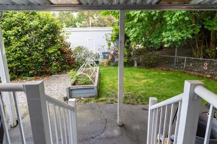 115 8220 KING GEORGE HIGHWAY - photo 2 of 8