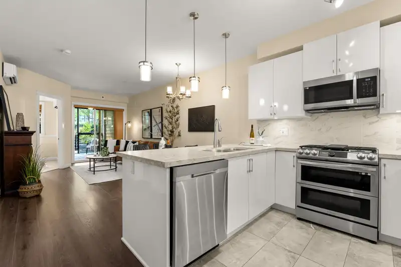 210 20376 86 AVENUE - photo 3 of 27