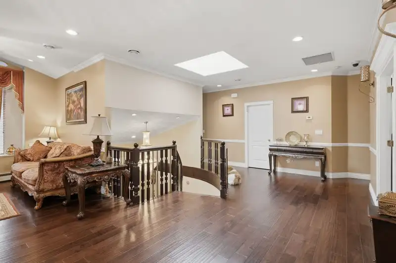 7836 127 STREET - photo 4 of 25