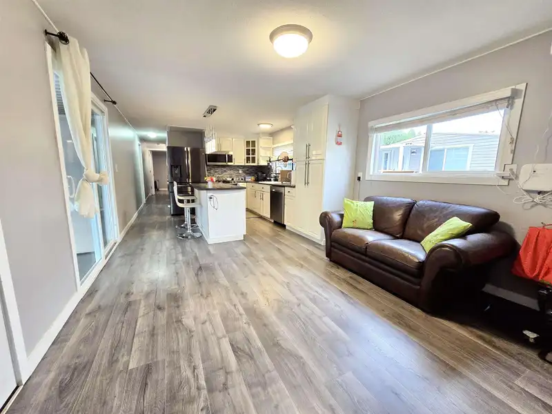 56 8220 KING GEORGE BOULEVARD - photo 3 of 27
