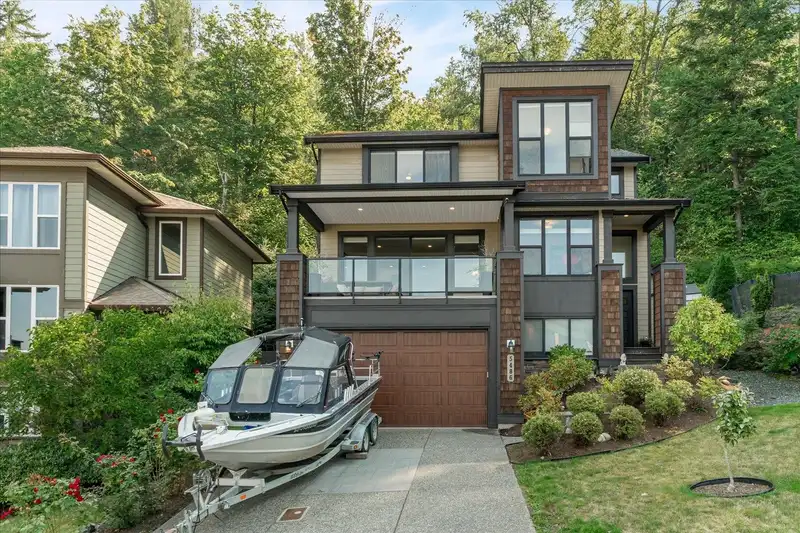 5486 MACLACHLAN PLACE - photo 1 of 40