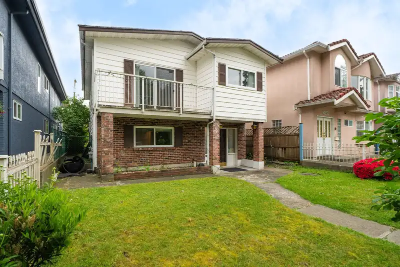 2066 E 23RD AVENUE - photo 3 of 33