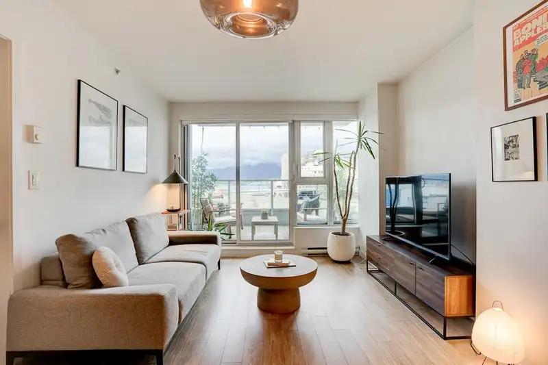 201 983 E HASTINGS STREET - photo 1 of 40