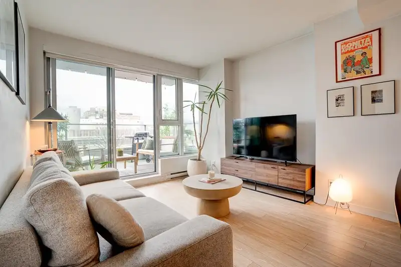 201 983 E HASTINGS STREET - photo 4 of 40