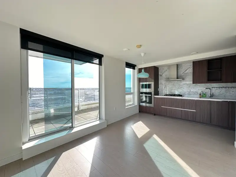 1009 455 SW MARINE DRIVE - photo 2 of 10