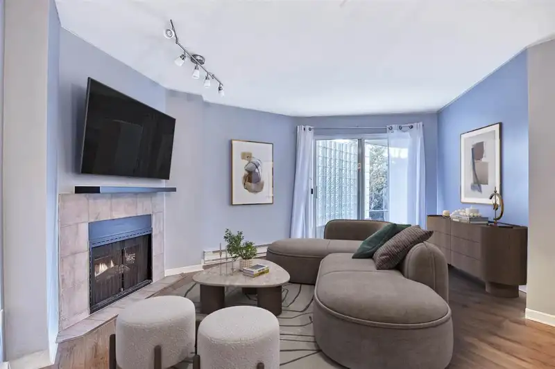 112 7505 138TH STREET - photo 1 of 9