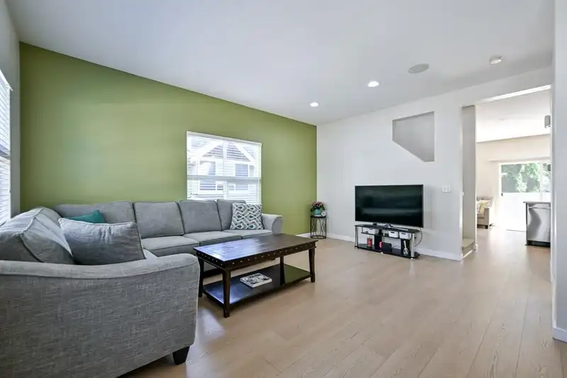 56 12677 63 AVENUE - photo 4 of 29