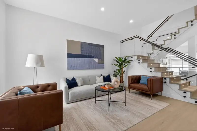 7083 115 STREET - photo 2 of 10